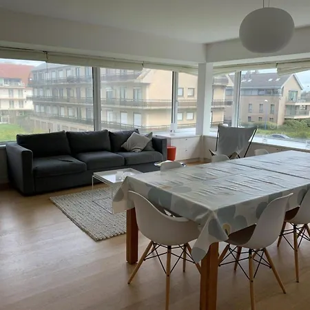Renovated Located On The Dike Apartmán *